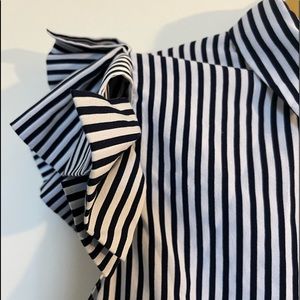 Cute blouse by T Tahari size S